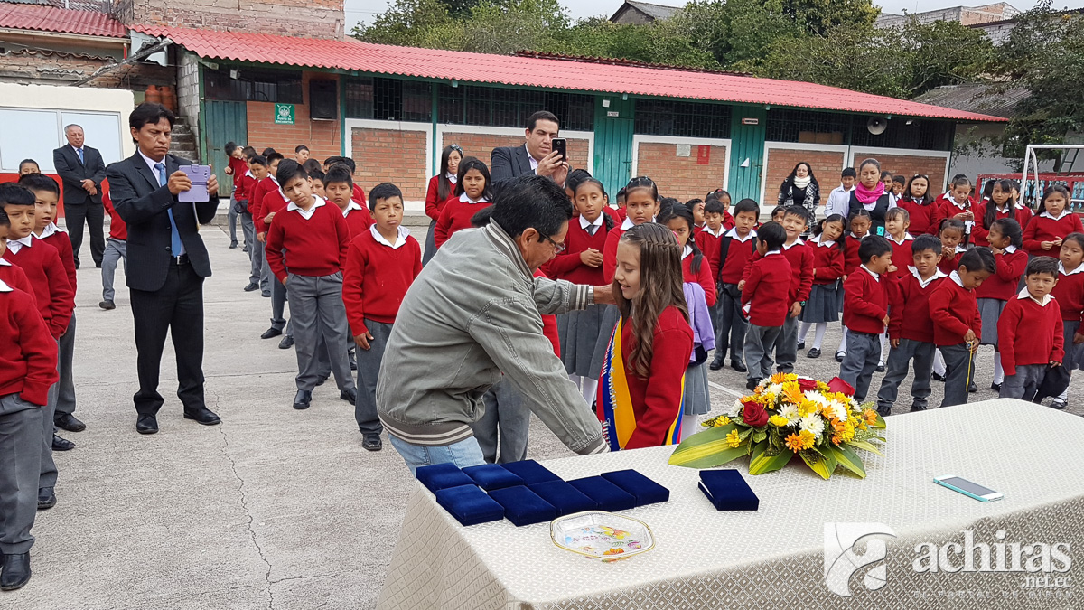Escuela Juan José Flores con nuevo concejo estudiantil 