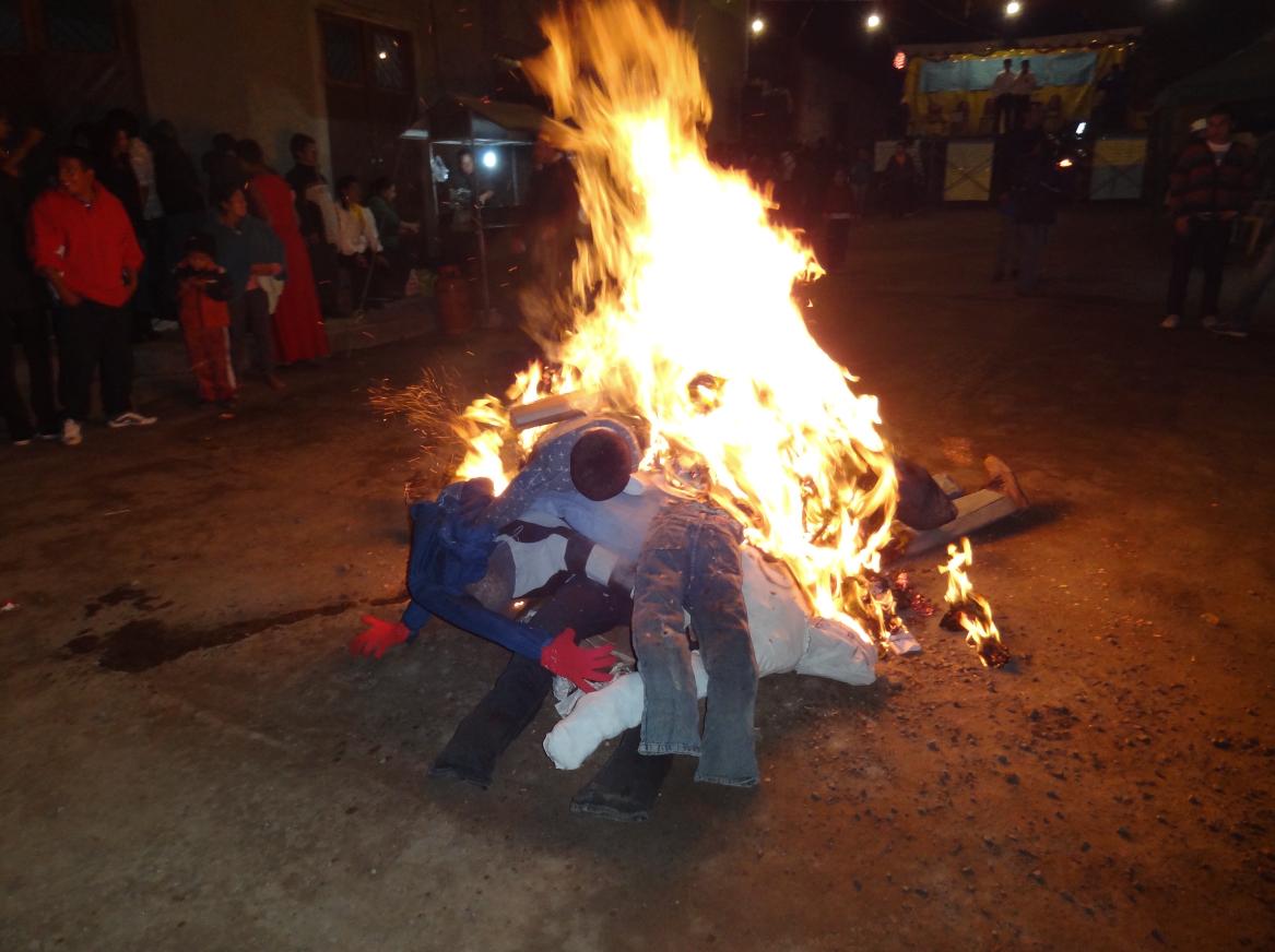 Cábalas de fin de año: tradiciones populares que se mantienen vivas en Ecuador
