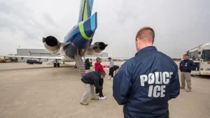 Más de 3 000 ecuatorianos están detenidos por ICE en Estados Unidos en medio de redadas migratorias