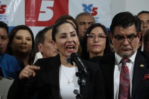 Correístas se declaran perseguidos políticos tras allanamientos en el marco del caso Caja Chica
