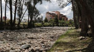 El embalse de Mazar comienza a caer un metro diario en medio del estiaje, ¿qué implica para el sector eléctrico?