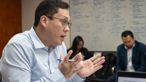 El alcalde de Cuenca, Cristian Zamora, amenaza a la Contraloría: «Nos vemos en los tribunales»