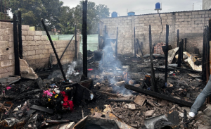 Machala: Atacantes vestidos como policías asesinaron a una familia y quemaron su casa