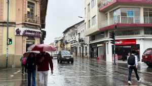 Inamhi mantiene alertas por intensas lluvias y tormentas en varias regiones del país