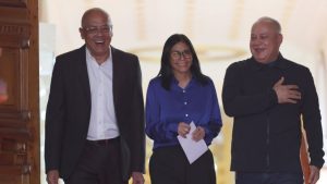 Delcy Rodríguez afirma que más de 400 presos políticos han sido excarcelados en Venezuela, aunque cifras oficiales y de ONG difieren