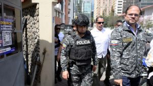 Gobierno de Ecuador anuncia ataques a narcotraficantes que intenten usar lanchas rápidas para sacar droga desde puertos