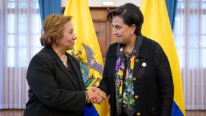 Cancilleres de Ecuador y Colombia se reúnen en Panamá en contexto de guerra comercial