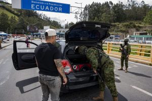 Guerra comercial entre Ecuador y Colombia escala con aranceles recíprocos y suspensión energética