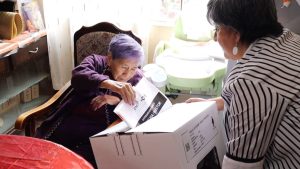 En Azuay se abre el registro para personas que desean acogerse al programa Voto en Casa