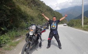 «Lobo Solitario»: motorizado que recorre Ecuador y otros países visitó Girón