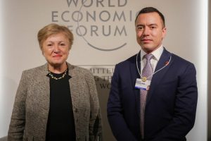 Daniel Noboa se reúne con representantes del FMI y del BID en Davos en el marco del Foro Económico Mundial