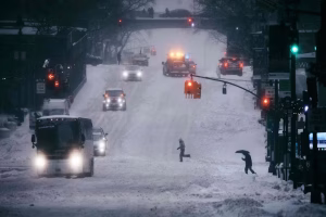 Tormenta invernal histórica deja al menos 11 muertos y más de un millón de hogares sin electricidad en Estados Unidos