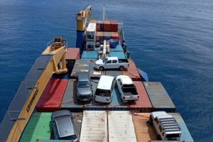 Incidente marítimo frente a Galápagos provoca caída de contenedores al mar