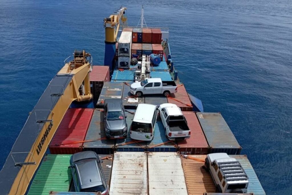 Incidente marítimo frente a Galápagos provoca caída de contenedores al mar