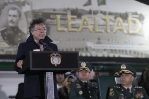 Gustavo Petro afirma ‘nos quieren volver colonias’ y llama a movilizaciones en Colombia