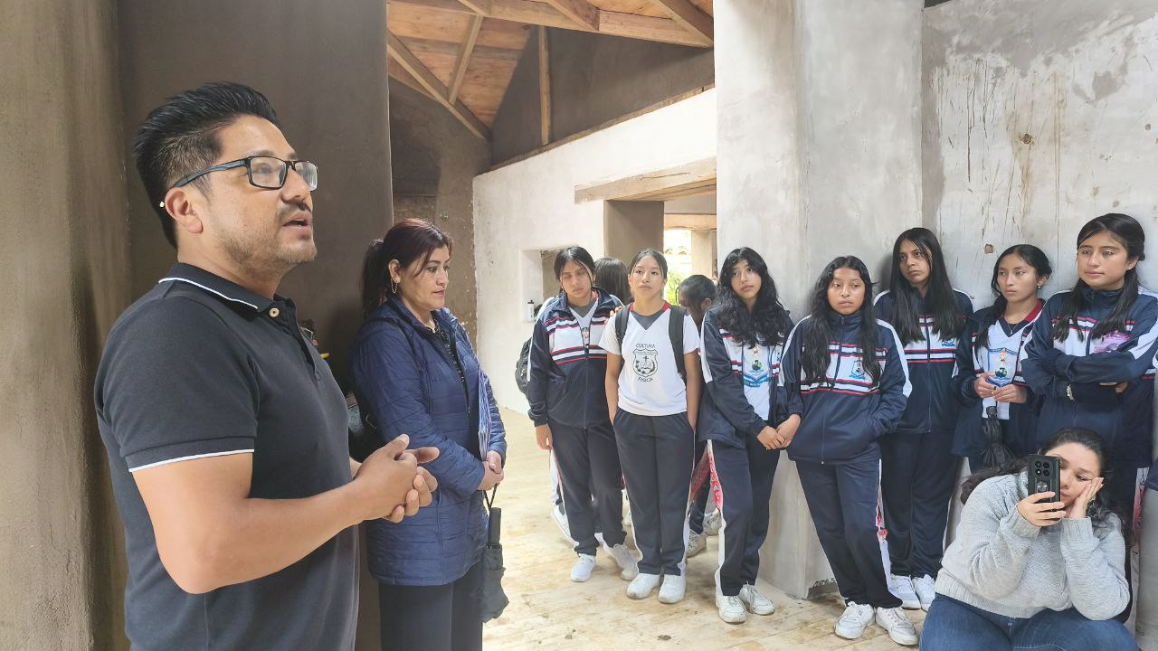 Klever Lalvay inculca en jóvenes estudiantes el valor del Patrimonio Cultural