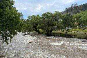 Lluvias intensas elevan los caudales de los ríos en Cuenca y ponen al Tomebamba en prealerta