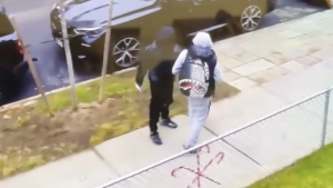 Ecuatoriano muere apuñalado en Queens; dos sospechosos fueron detenidos