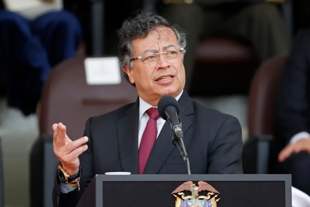 Gustavo Petro ofrece restituir venta de energía a Ecuador tras suspensión temporal
