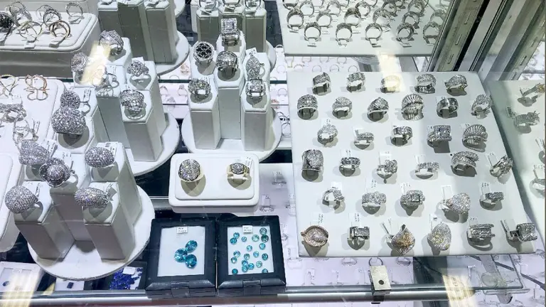 Sospechoso de millonario robo de joyas en Estados Unidos queda libre tras ser deportado a Ecuador