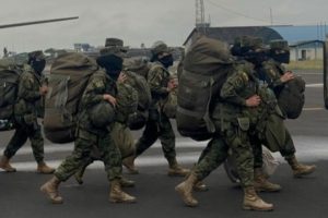 Mujeres militares refuerzan operaciones contra organizaciones criminales en tres provincias de Ecuador