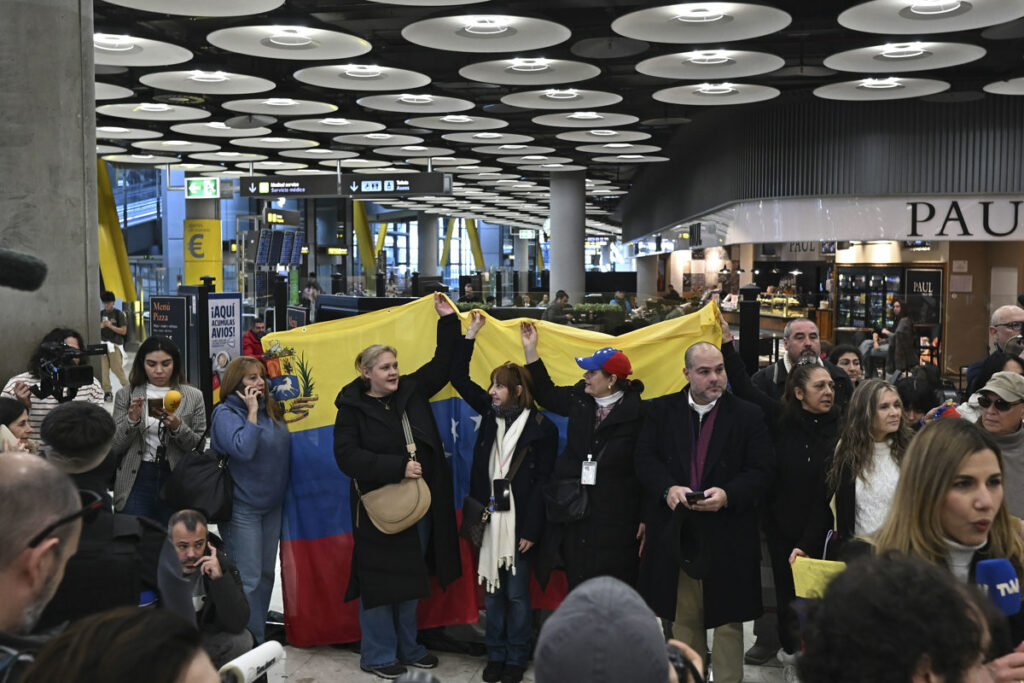Los cinco presos españoles liberados en Venezuela llegaron a Madrid