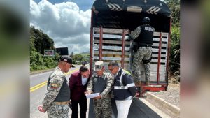 Ecuador refuerza controles aduaneros en la frontera norte tras entrada en vigor de aranceles en disputa con Colombia