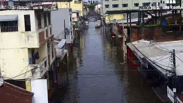 Lluvias inundan Durán, Guayaquil y Milagro, mientras la alerta por tormentas está vigente hasta el 25 de febrero