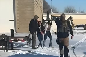 Madre ecuatoriana es detenida por el ICE al salir a comprar comida para su hija en Estados Unidos