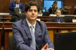 ADN expulsa a Paco Cepeda, alterno de Camila León, tras abstenerse en votación de la ley de minería y energía