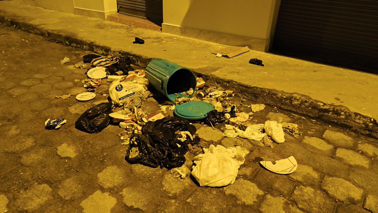 Avería de recolectores dejó basura en varias calles de Girón