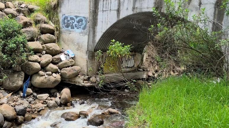 Preocupación por socavón en puente de la vía a Pucucari