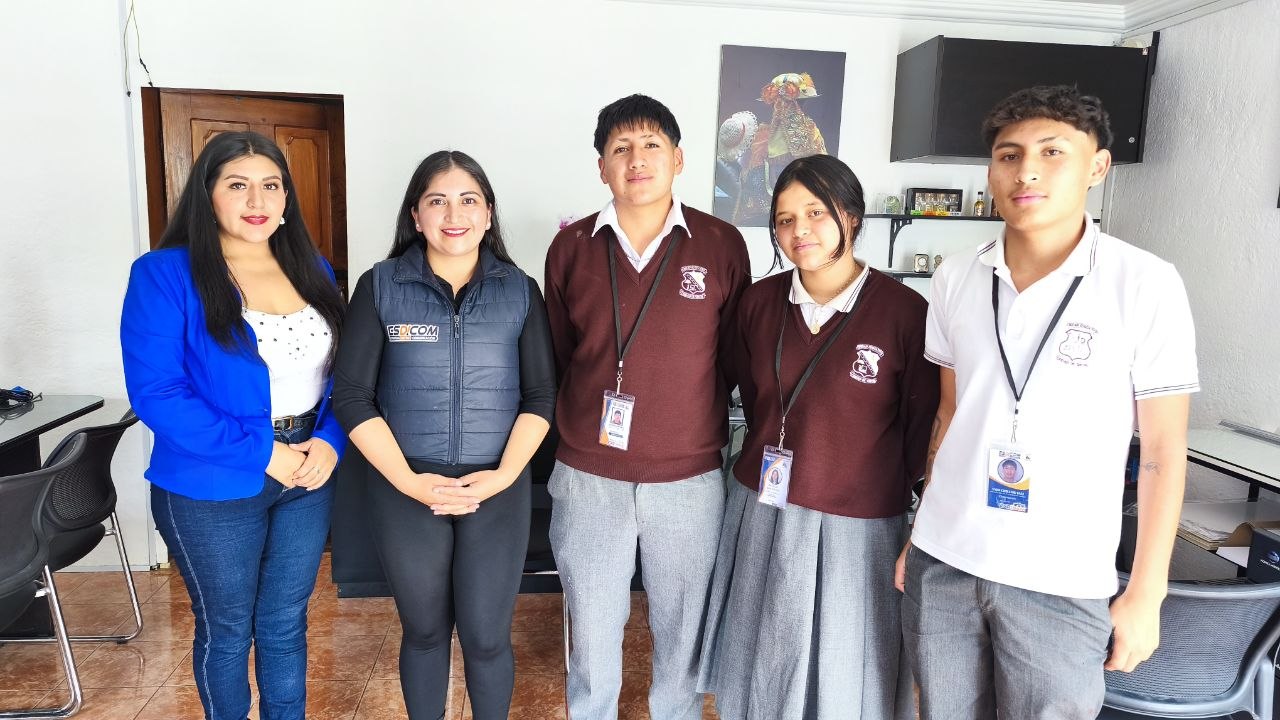 Estudiantes impulsan promoción gratuita de emprendimientos en Girón