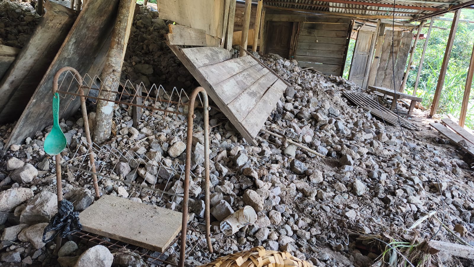 Testimonio y angustia de familia que lo perdió todo en Rircay Bajo