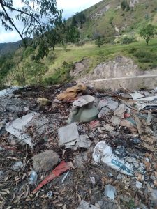 ¿Puede ser sancionado por botar basura en lugares no autorizados?