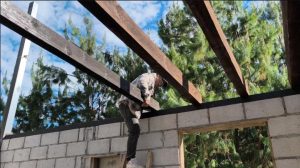 Con 53 años de vida, Fernando Gómez lleva 43 dedicados a la construcción.